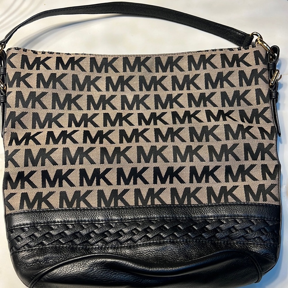 Michael Kors LG Bucket Handbag
